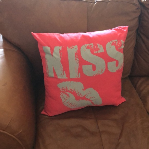 Dorm Kiss 16 x16 inch square distressed letter decorative accent pillow cushion - Picture 2 of 4